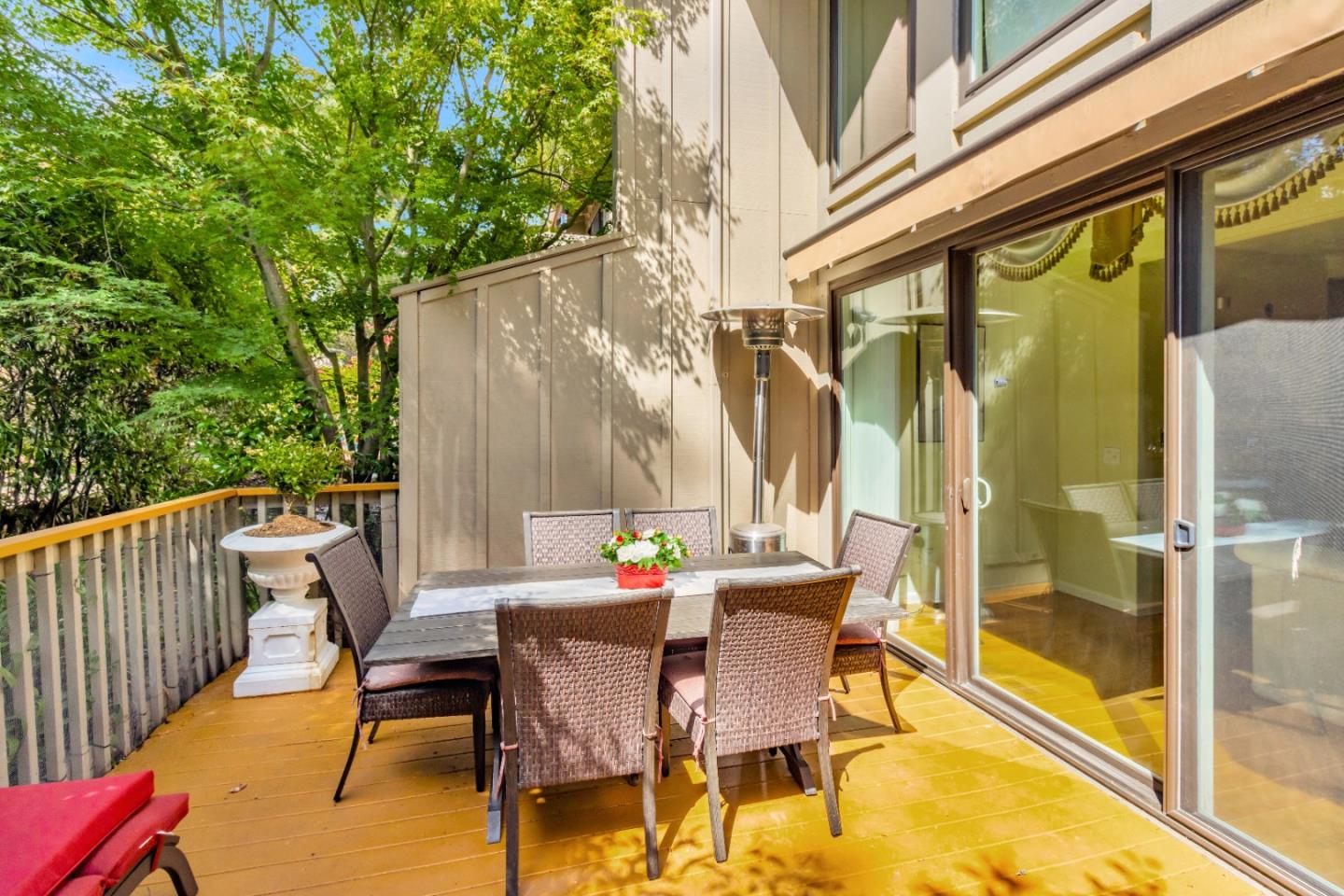Detail Gallery Image 23 of 26 For 574 Sand Hill Cir, Menlo Park,  CA 94025 - 3 Beds | 2/1 Baths