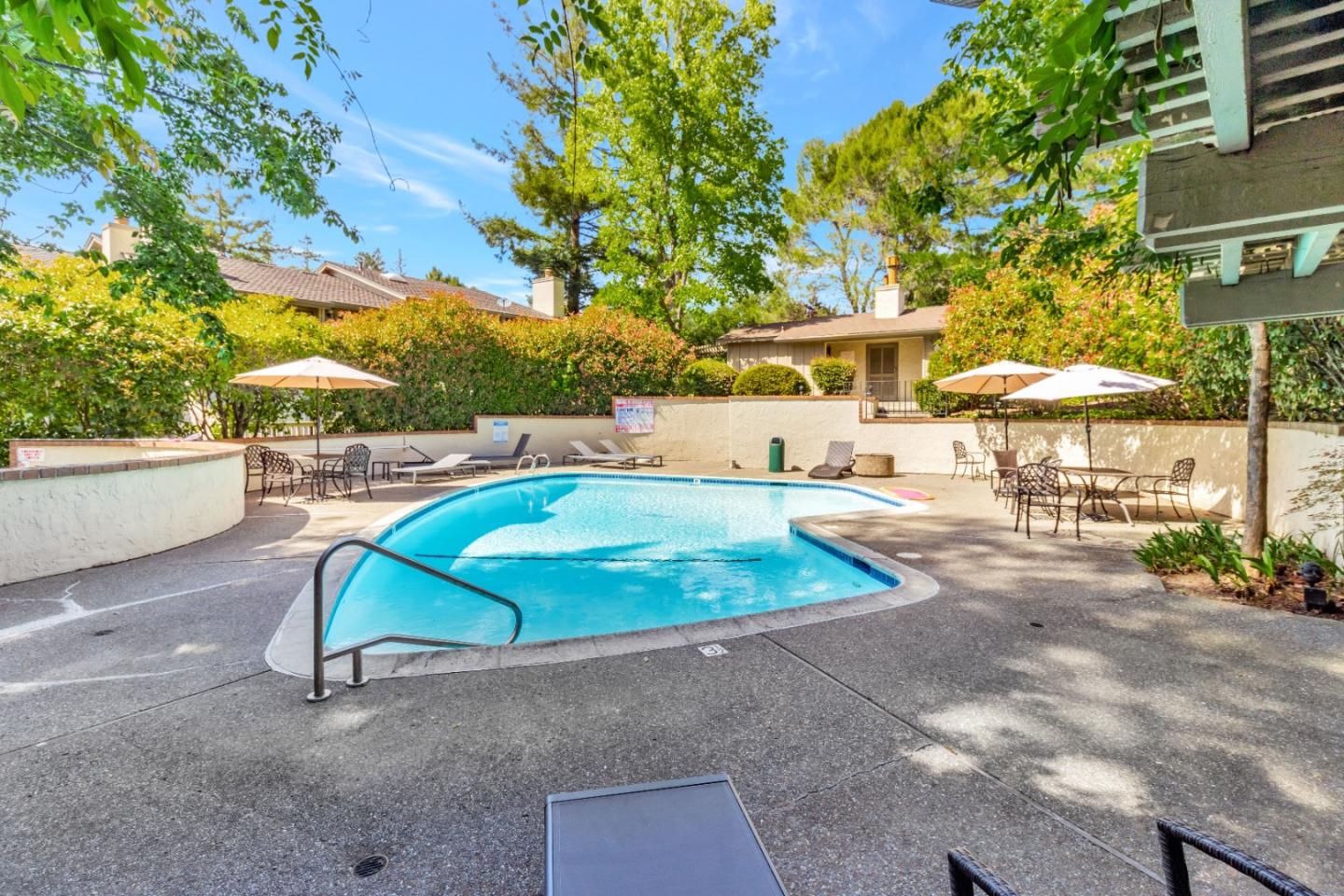 Detail Gallery Image 24 of 26 For 574 Sand Hill Cir, Menlo Park,  CA 94025 - 3 Beds | 2/1 Baths