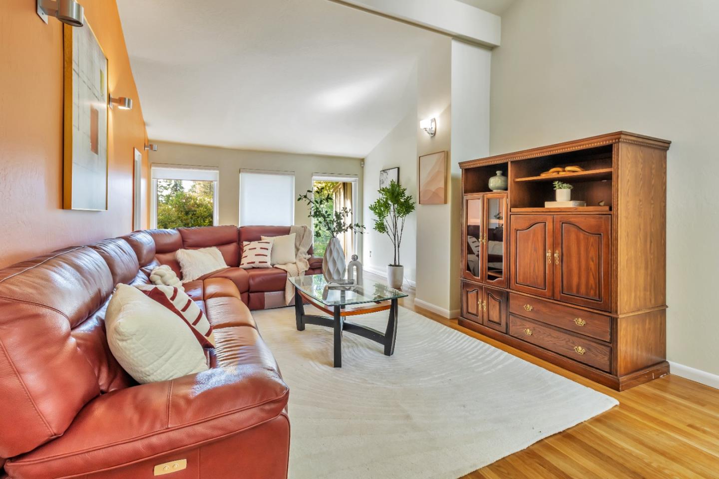 Detail Gallery Image 3 of 26 For 574 Sand Hill Cir, Menlo Park,  CA 94025 - 3 Beds | 2/1 Baths