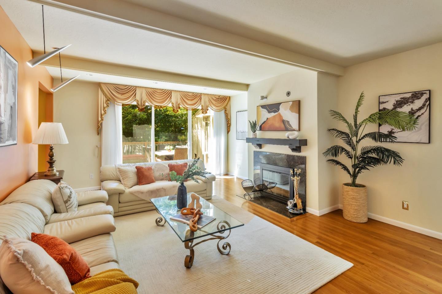 Detail Gallery Image 5 of 26 For 574 Sand Hill Cir, Menlo Park,  CA 94025 - 3 Beds | 2/1 Baths