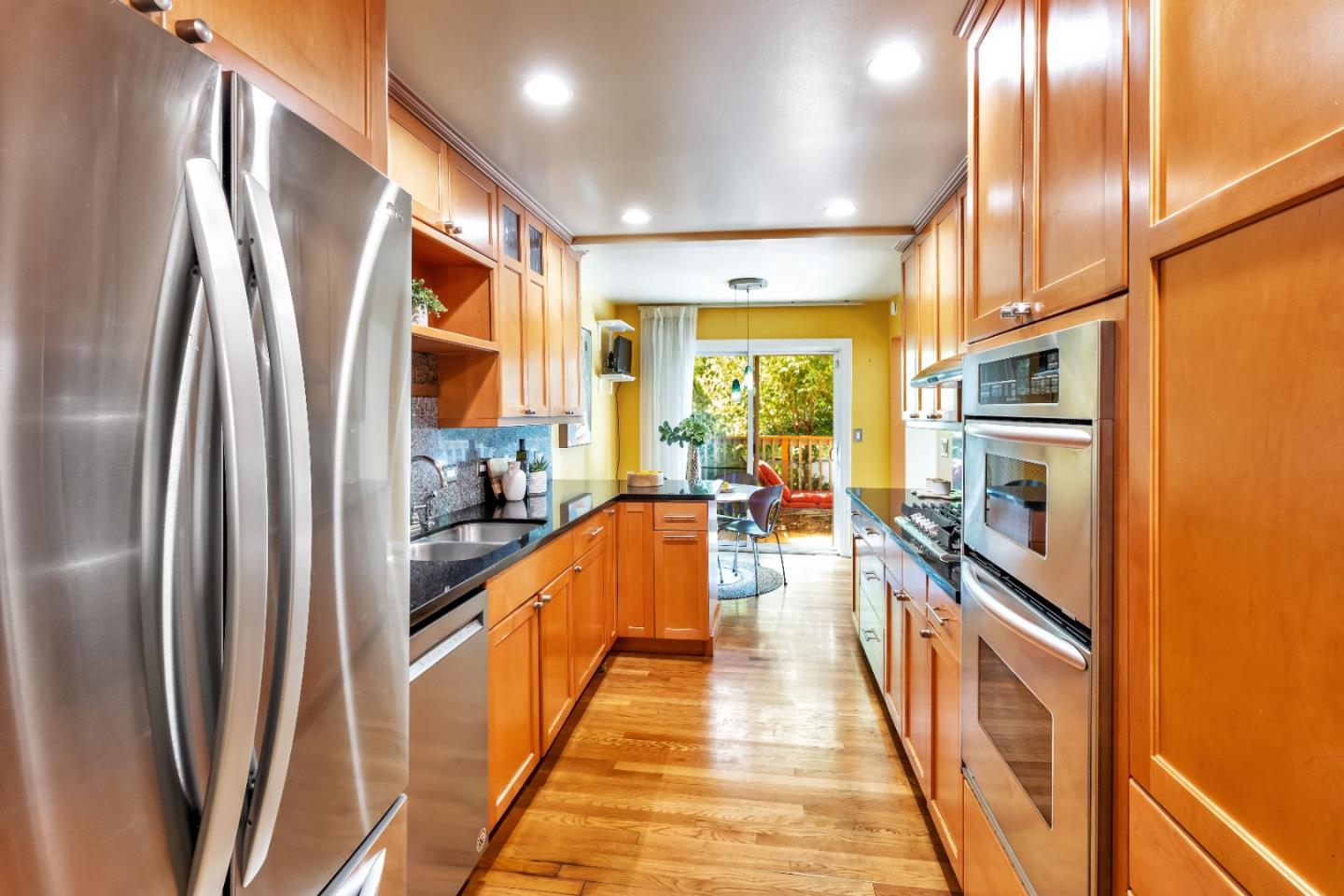 Detail Gallery Image 8 of 26 For 574 Sand Hill Cir, Menlo Park,  CA 94025 - 3 Beds | 2/1 Baths