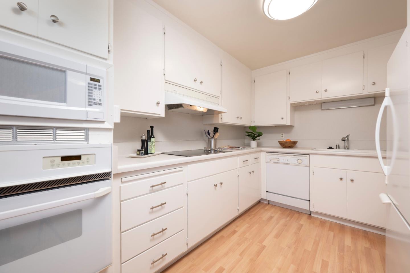 Detail Gallery Image 11 of 33 For 1458 Hudson St #305,  Redwood City,  CA 94061 - 3 Beds | 3 Baths