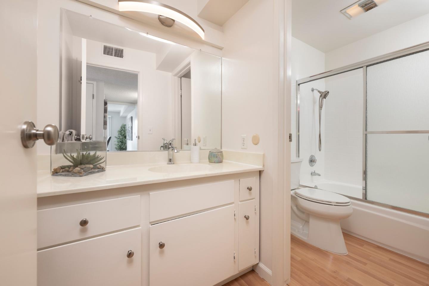 Detail Gallery Image 17 of 33 For 1458 Hudson St #305,  Redwood City,  CA 94061 - 3 Beds | 3 Baths