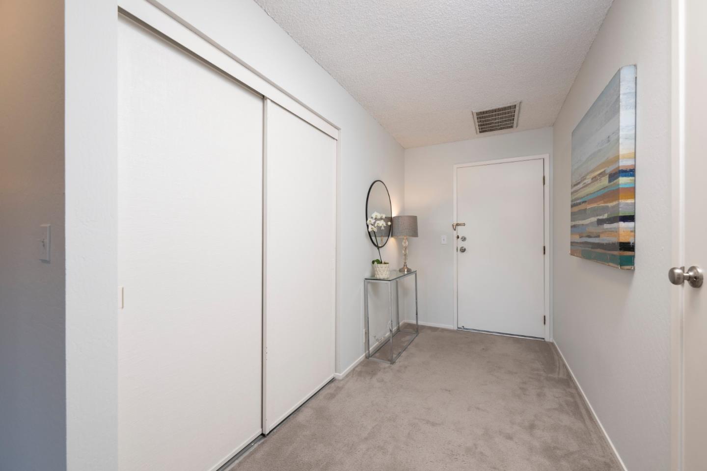 Detail Gallery Image 4 of 33 For 1458 Hudson St #305,  Redwood City,  CA 94061 - 3 Beds | 3 Baths