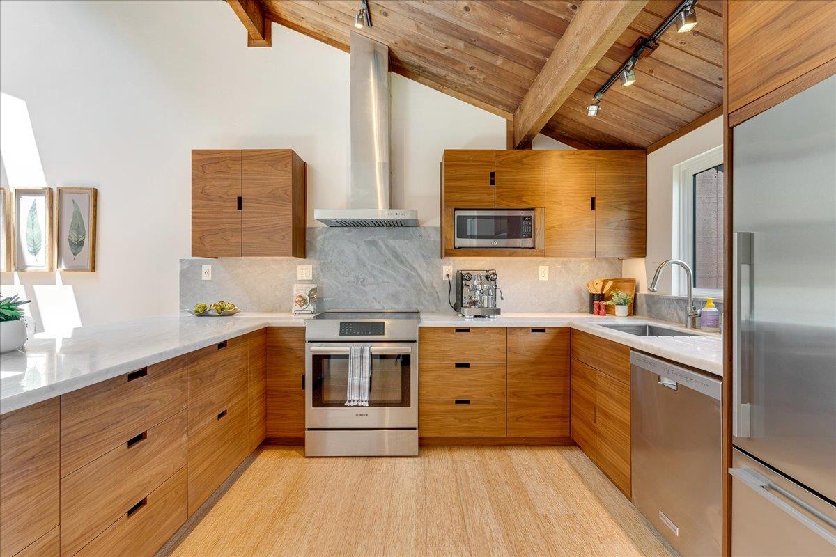 Detail Gallery Image 12 of 54 For 139 Tree Frog Ln, Santa Cruz,  CA 95060 - 2 Beds | 1/1 Baths