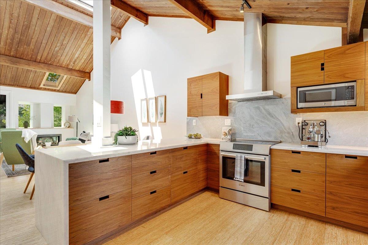 Detail Gallery Image 13 of 54 For 139 Tree Frog Ln, Santa Cruz,  CA 95060 - 2 Beds | 1/1 Baths