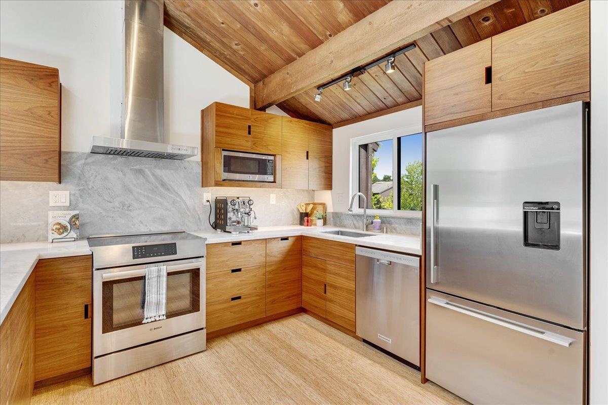 Detail Gallery Image 14 of 54 For 139 Tree Frog Ln, Santa Cruz,  CA 95060 - 2 Beds | 1/1 Baths