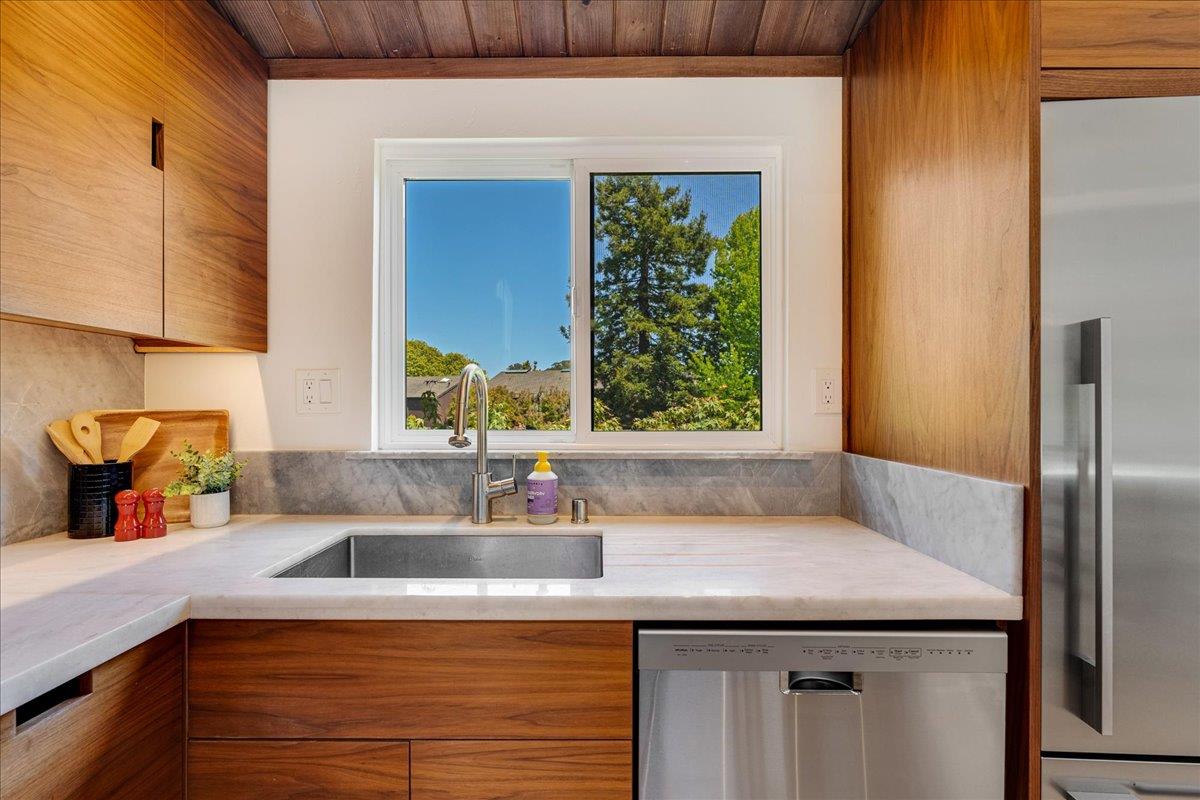 Detail Gallery Image 15 of 54 For 139 Tree Frog Ln, Santa Cruz,  CA 95060 - 2 Beds | 1/1 Baths