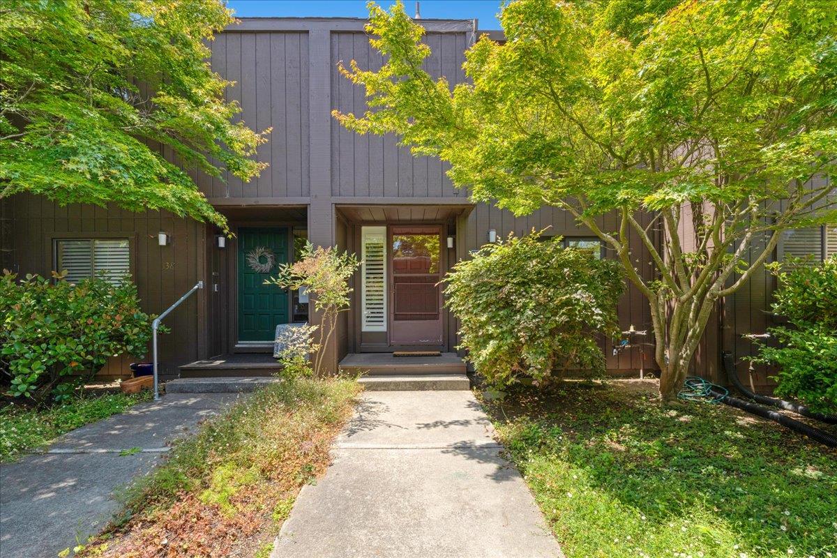 Detail Gallery Image 2 of 54 For 139 Tree Frog Ln, Santa Cruz,  CA 95060 - 2 Beds | 1/1 Baths