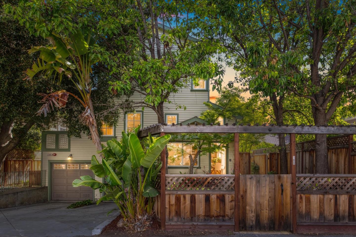 Detail Gallery Image 2 of 38 For 106 Second St, Los Altos,  CA 94022 - 2 Beds | 2 Baths