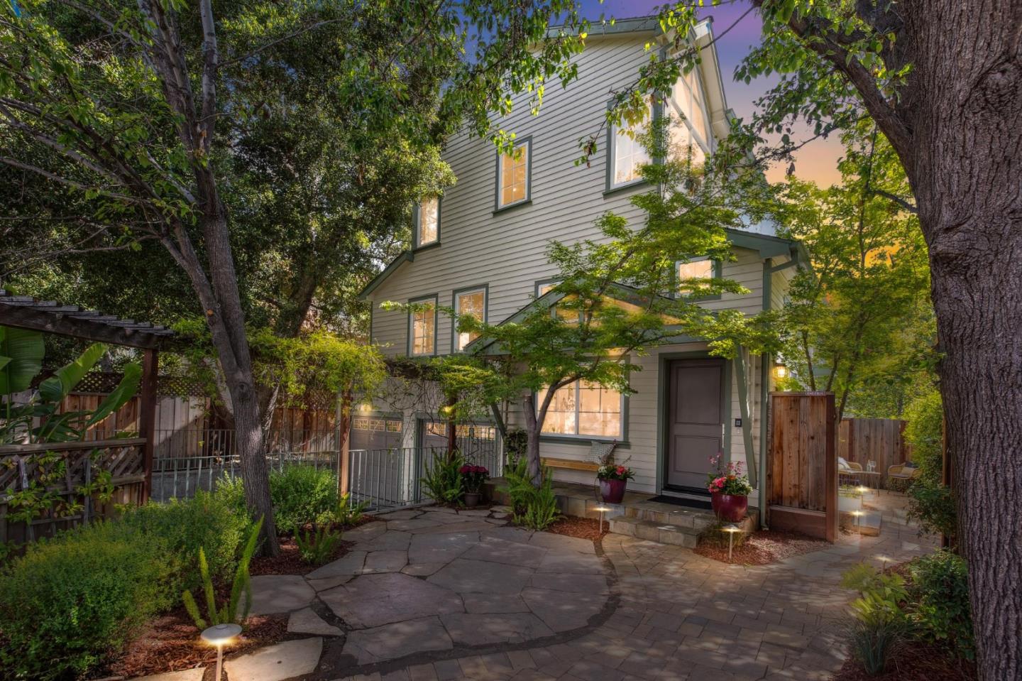 Detail Gallery Image 3 of 38 For 106 Second St, Los Altos,  CA 94022 - 2 Beds | 2 Baths