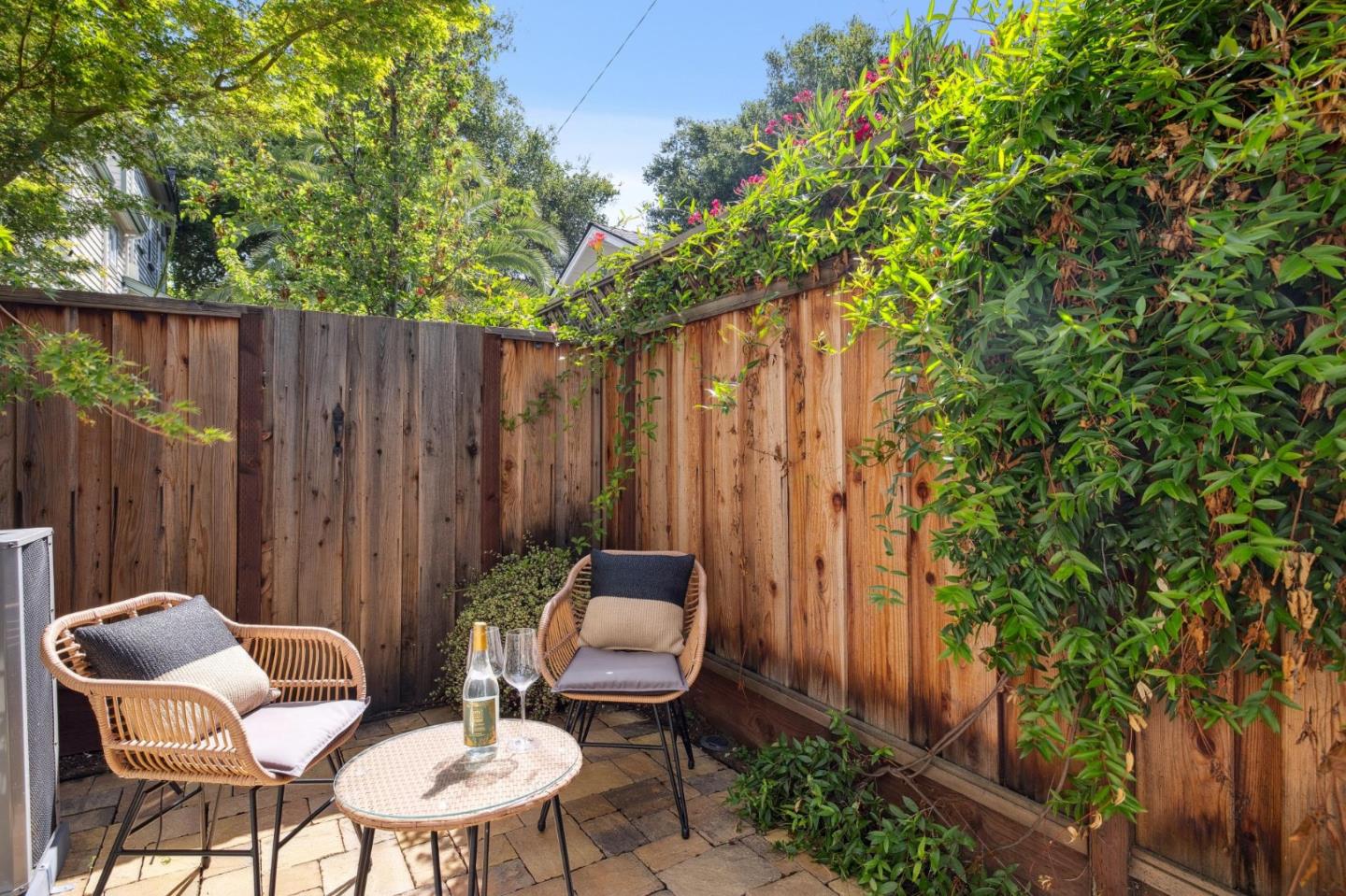 Detail Gallery Image 33 of 38 For 106 Second St, Los Altos,  CA 94022 - 2 Beds | 2 Baths