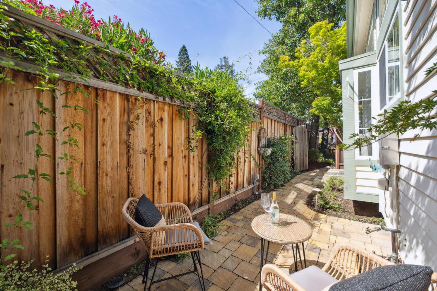Detail Gallery Image 34 of 38 For 106 Second St, Los Altos,  CA 94022 - 2 Beds | 2 Baths