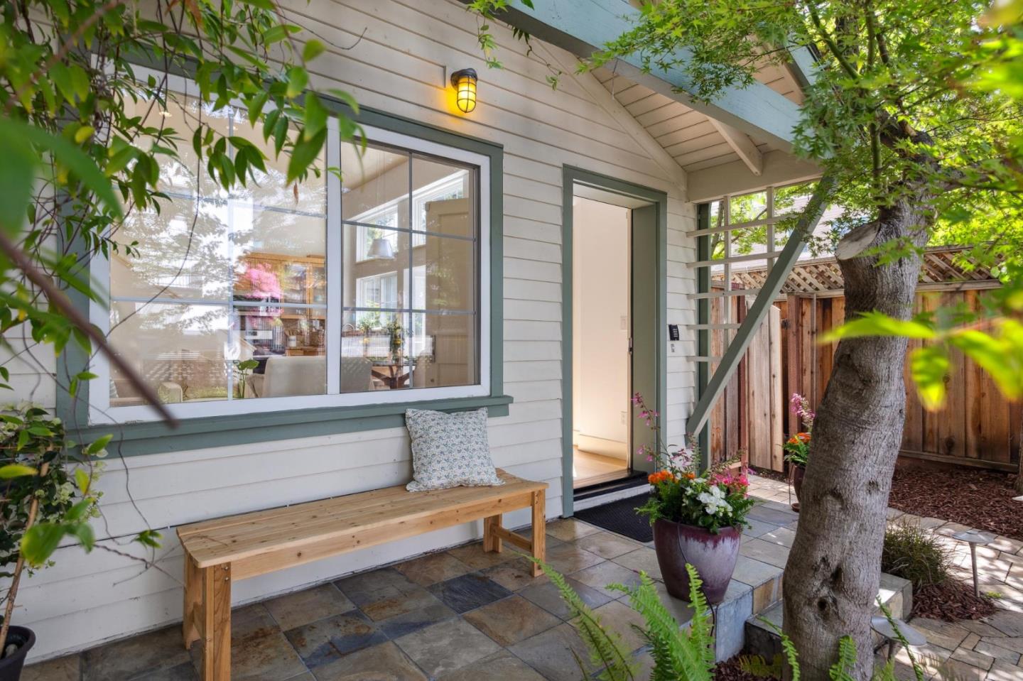 Detail Gallery Image 4 of 38 For 106 Second St, Los Altos,  CA 94022 - 2 Beds | 2 Baths