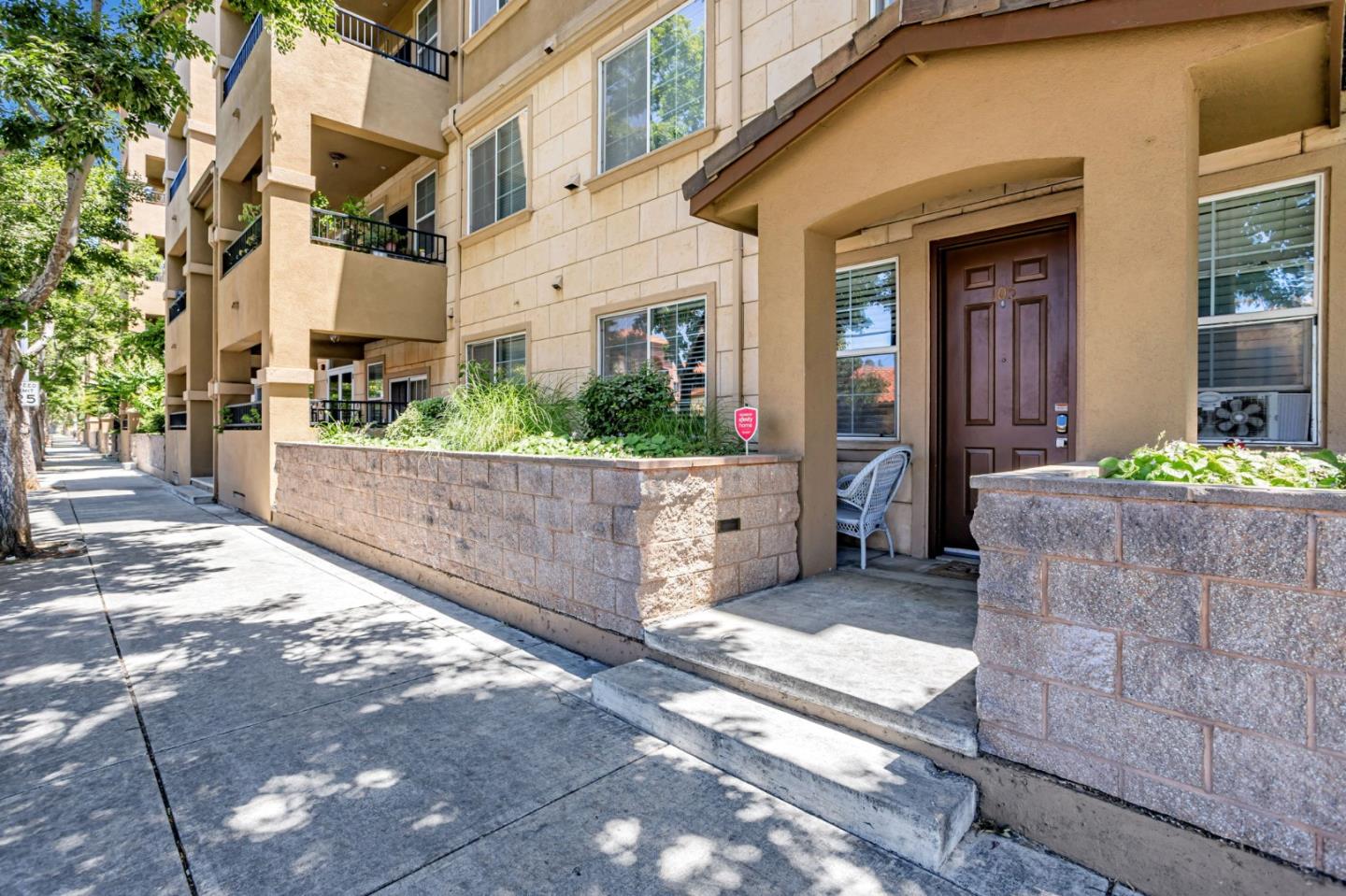 Detail Gallery Image 2 of 36 For 88 N Jackson Ave #105,  San Jose,  CA 95116 - 3 Beds | 2 Baths