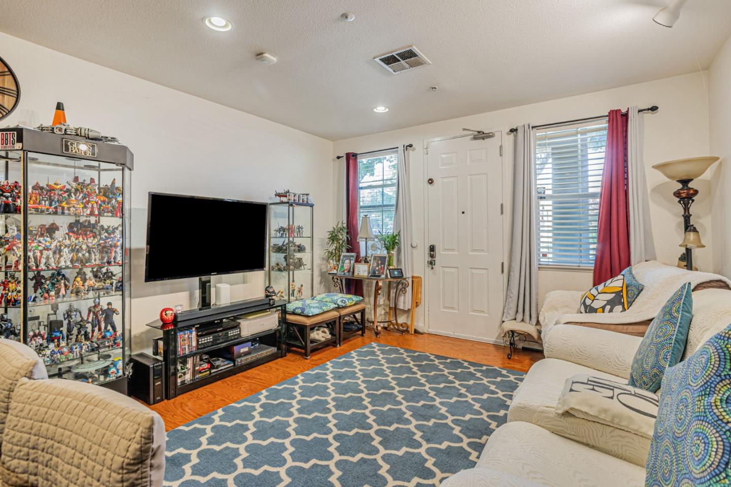 Detail Gallery Image 5 of 36 For 88 N Jackson Ave #105,  San Jose,  CA 95116 - 3 Beds | 2 Baths