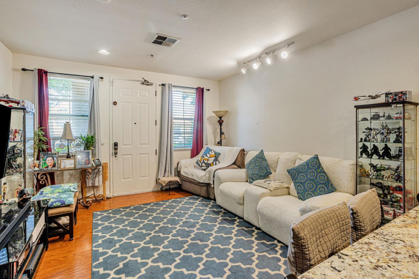 Detail Gallery Image 6 of 36 For 88 N Jackson Ave #105,  San Jose,  CA 95116 - 3 Beds | 2 Baths