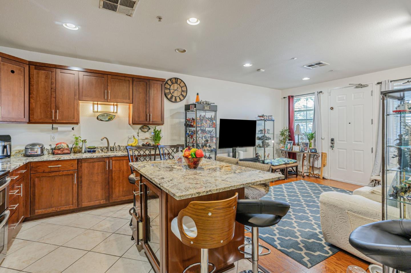 Detail Gallery Image 7 of 36 For 88 N Jackson Ave #105,  San Jose,  CA 95116 - 3 Beds | 2 Baths