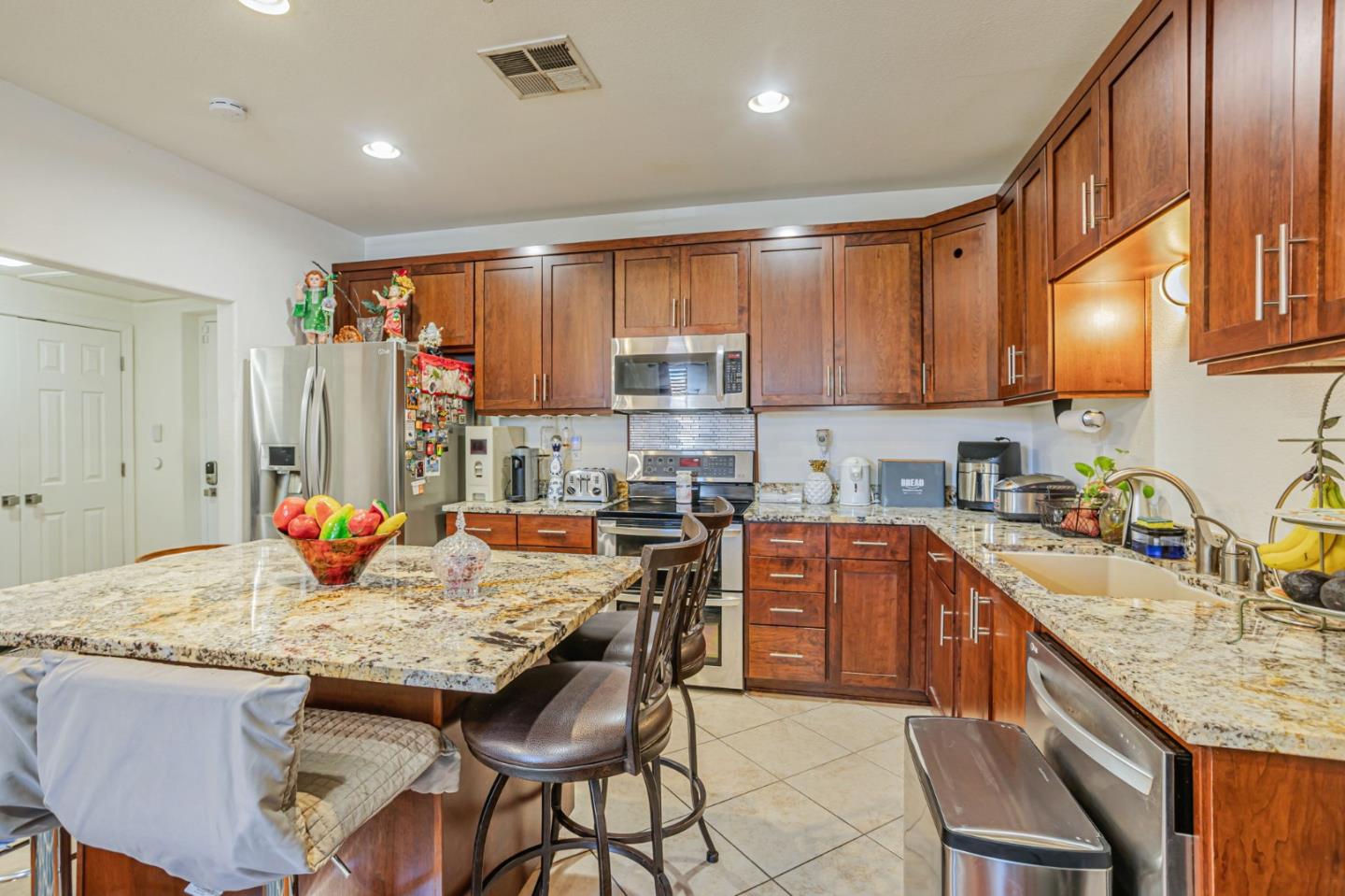 Detail Gallery Image 8 of 36 For 88 N Jackson Ave #105,  San Jose,  CA 95116 - 3 Beds | 2 Baths