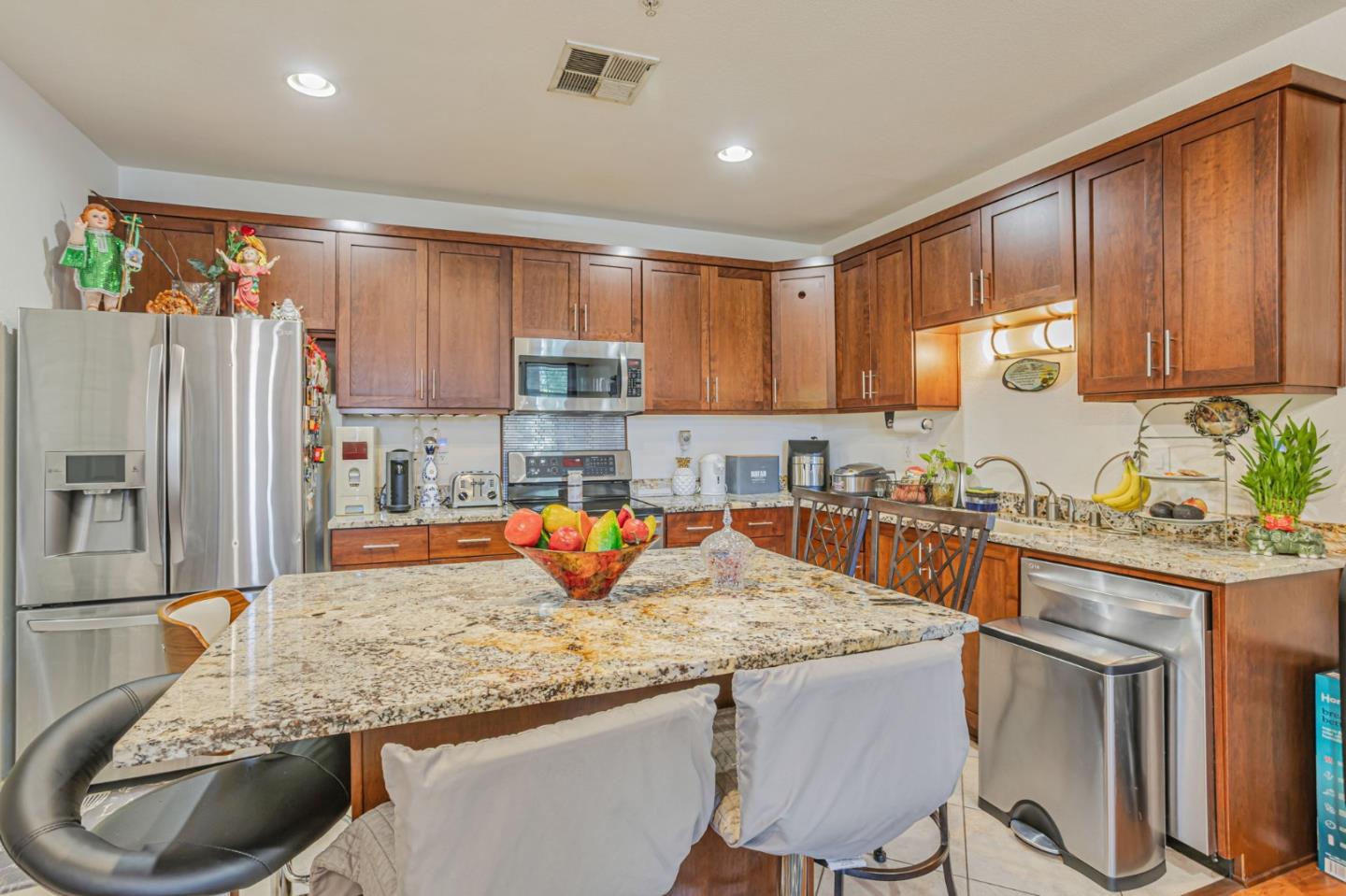 Detail Gallery Image 9 of 36 For 88 N Jackson Ave #105,  San Jose,  CA 95116 - 3 Beds | 2 Baths