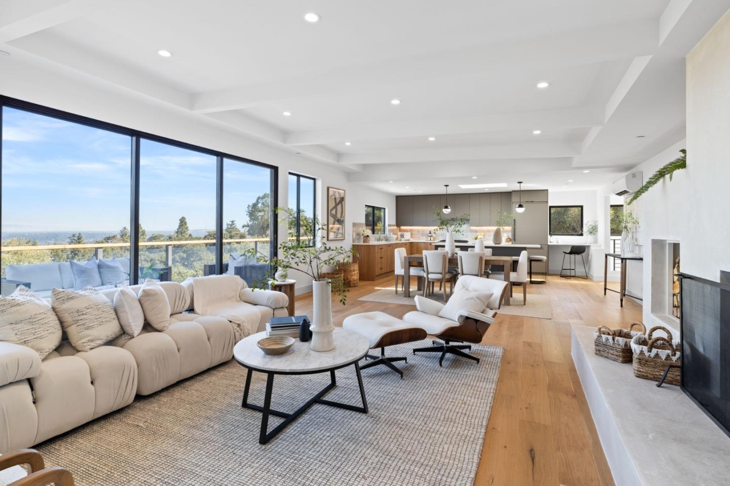Detail Gallery Image 13 of 44 For 760 Loma Ct, Redwood City,  CA 94062 - 4 Beds | 3/1 Baths
