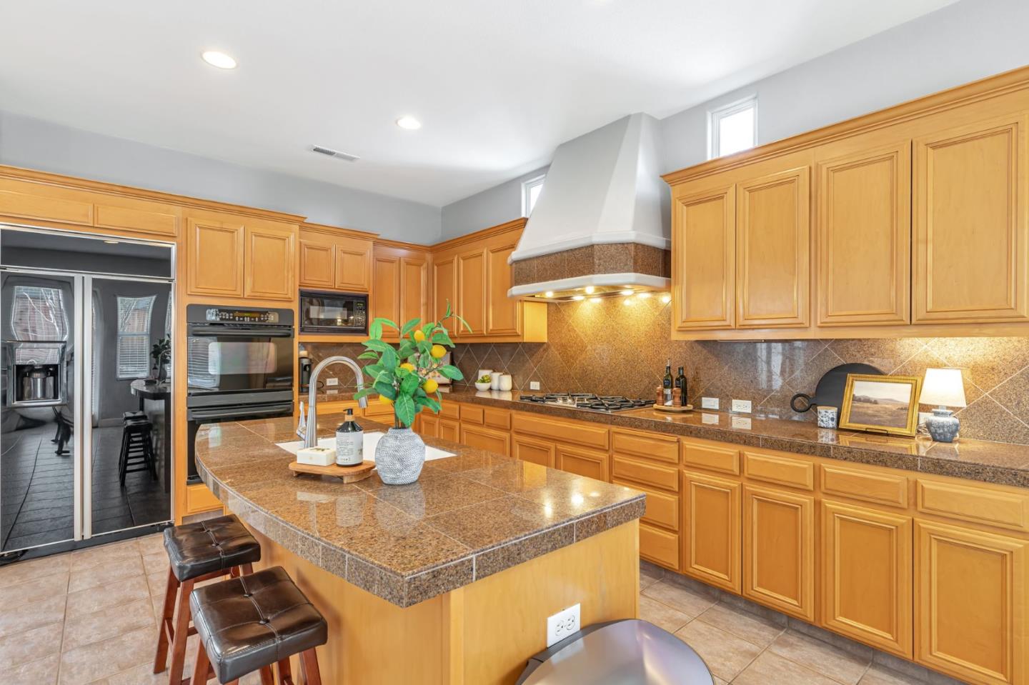 Detail Gallery Image 12 of 60 For 2645 Muirfield Way, Gilroy,  CA 95020 - 5 Beds | 4/1 Baths