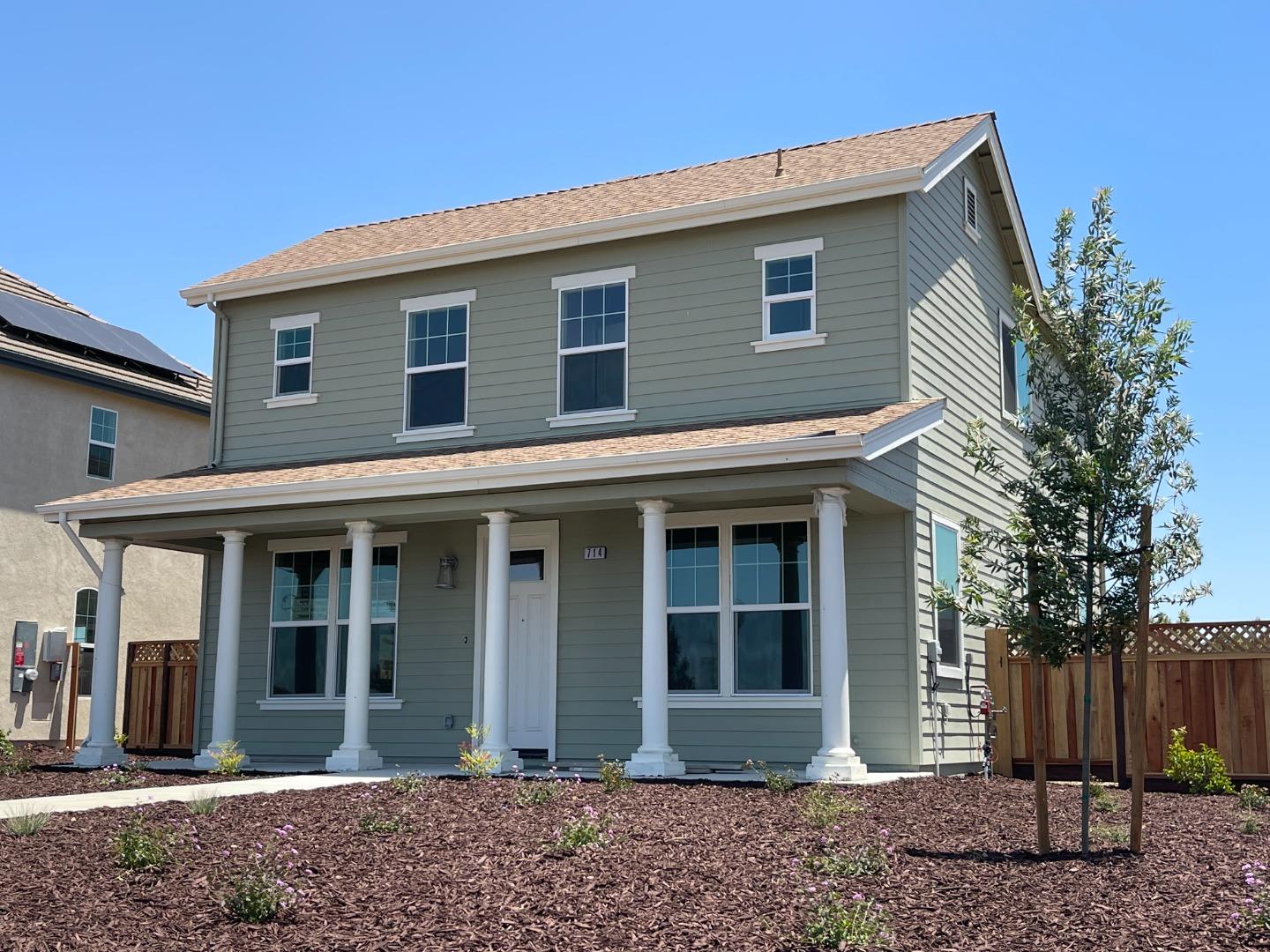 Detail Gallery Image 2 of 4 For 714 Bikle Dr, King City,  CA 93930 - 4 Beds | 2 Baths
