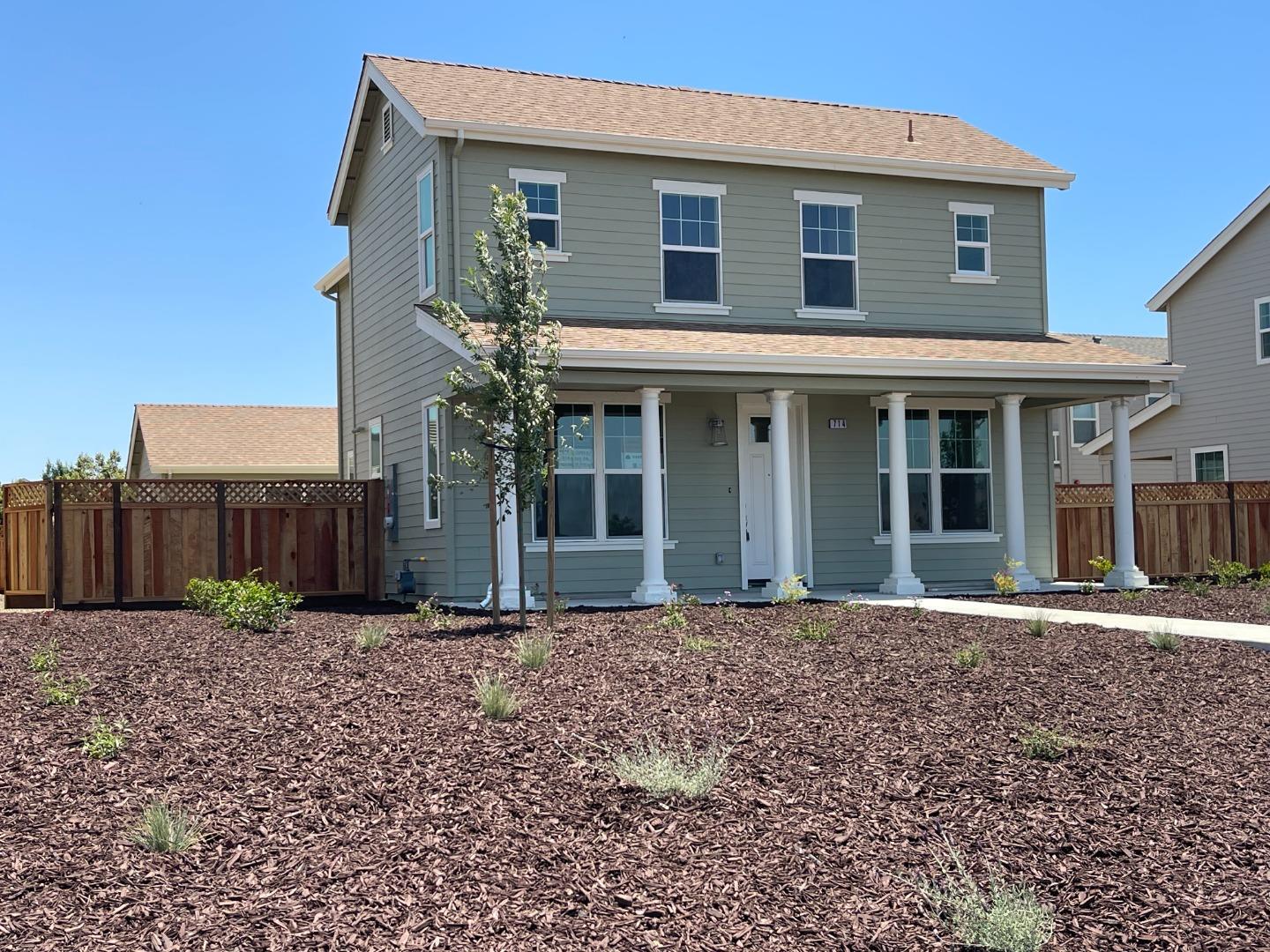 Detail Gallery Image 3 of 4 For 714 Bikle Dr, King City,  CA 93930 - 4 Beds | 2 Baths