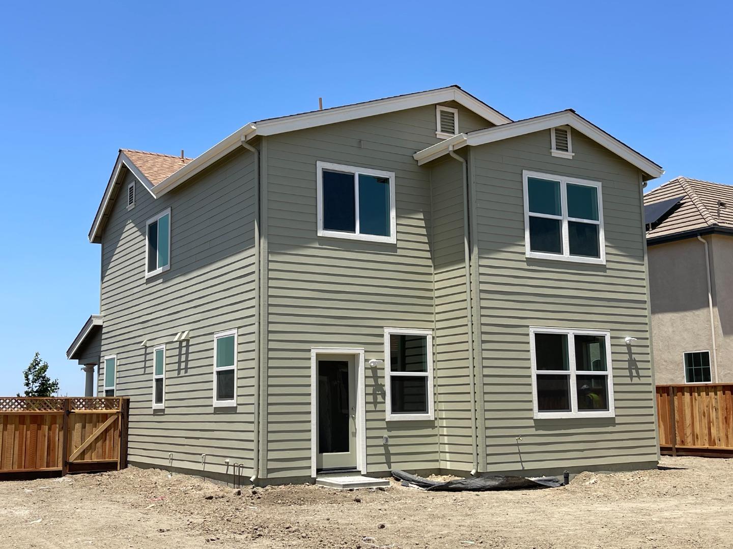 Detail Gallery Image 4 of 4 For 714 Bikle Dr, King City,  CA 93930 - 4 Beds | 2 Baths