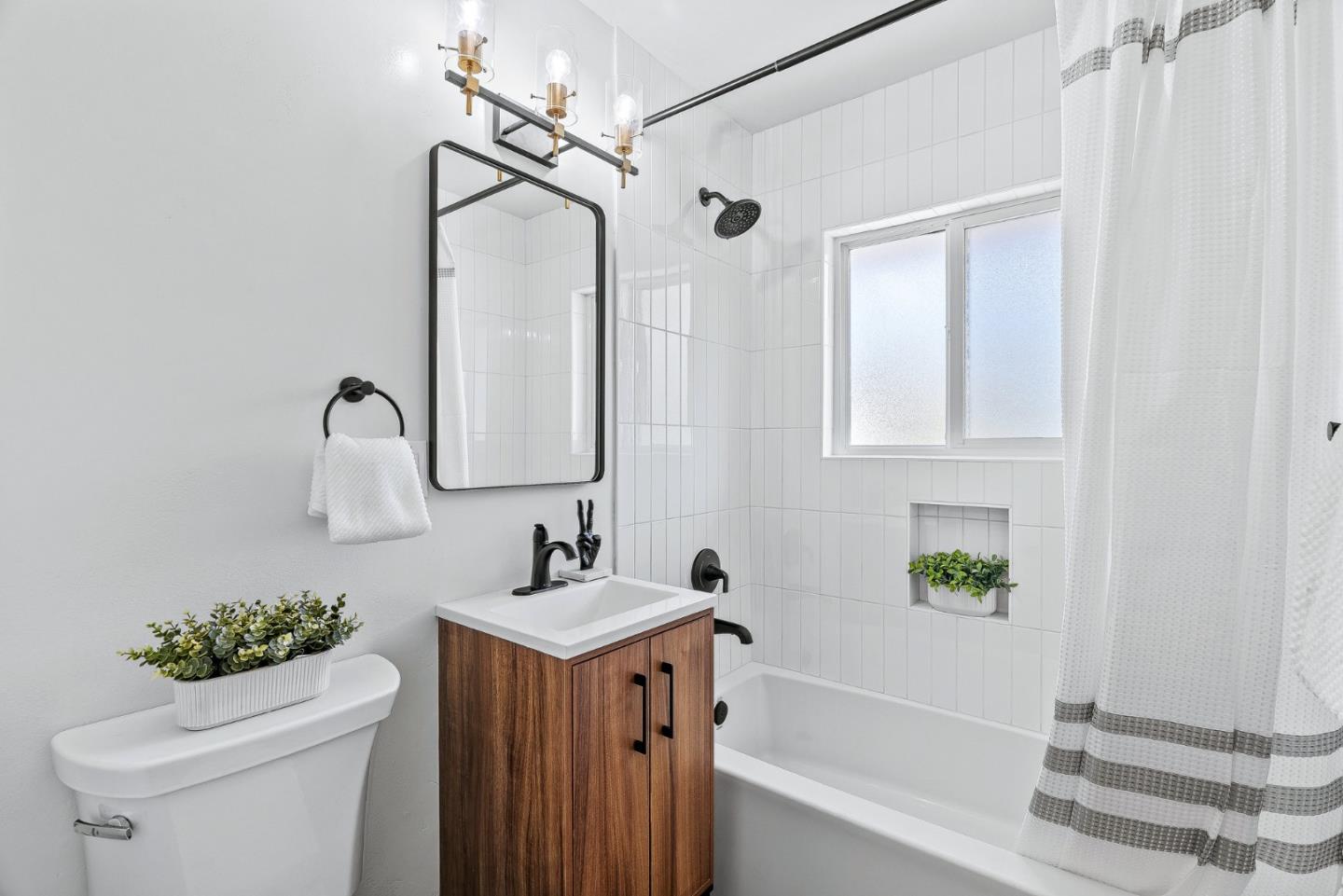 Detail Gallery Image 6 of 40 For 3901 Bucknall Rd, Campbell,  CA 95008 - 4 Beds | 2 Baths
