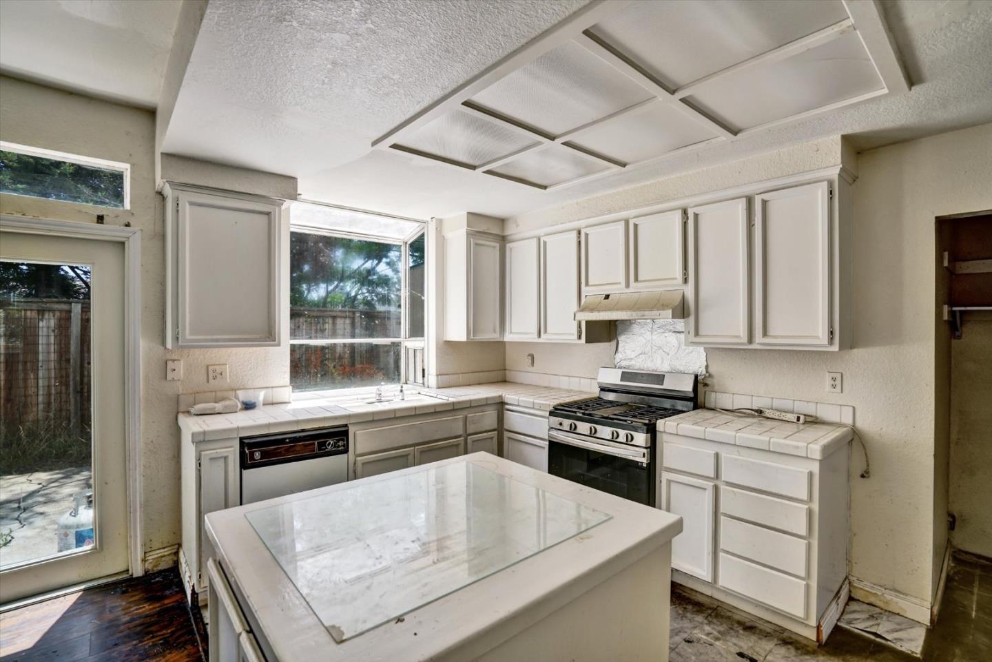 Detail Gallery Image 21 of 37 For 252 Waterview Ter, Vallejo,  CA 94591 - 4 Beds | 2/1 Baths