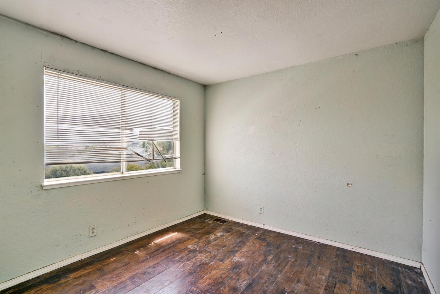 Detail Gallery Image 5 of 37 For 252 Waterview Ter, Vallejo,  CA 94591 - 4 Beds | 2/1 Baths