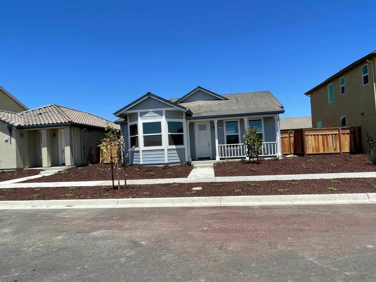 Detail Gallery Image 2 of 5 For 66 Boston Ln, King City,  CA 93930 - 4 Beds | 2 Baths