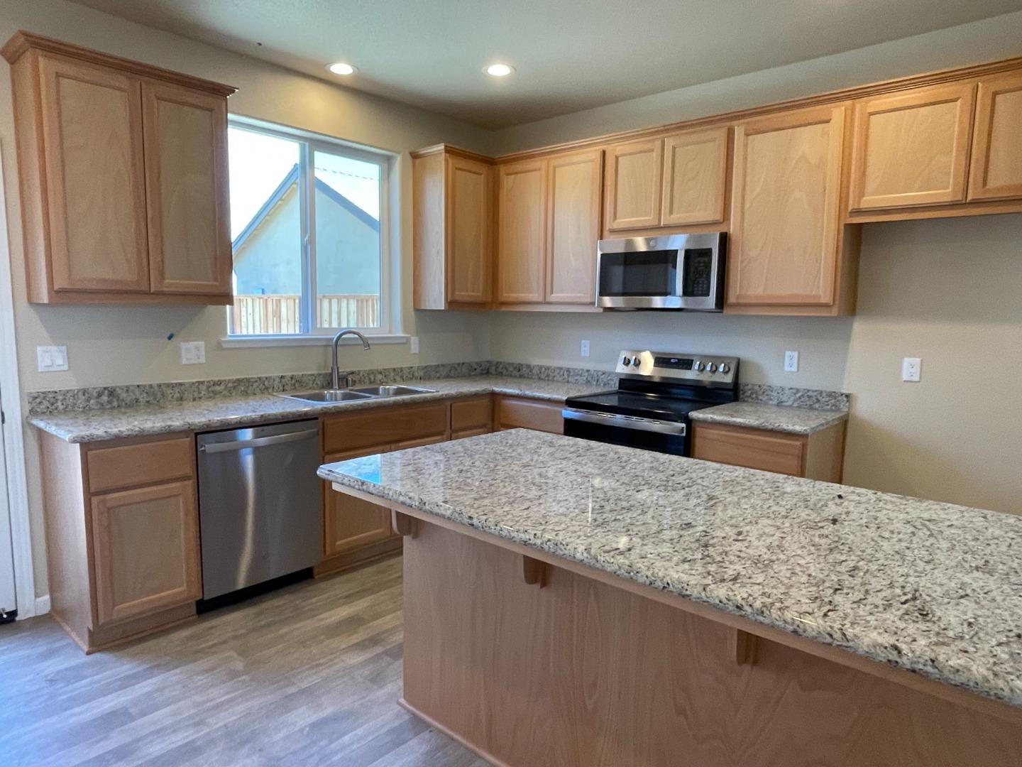 Detail Gallery Image 4 of 5 For 66 Boston Ln, King City,  CA 93930 - 4 Beds | 2 Baths