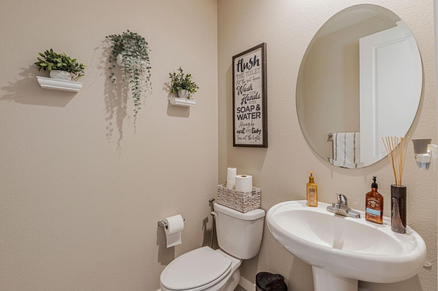 Detail Gallery Image 10 of 18 For 555 Sparrow St, Hollister,  CA 95023 - 3 Beds | 2/1 Baths