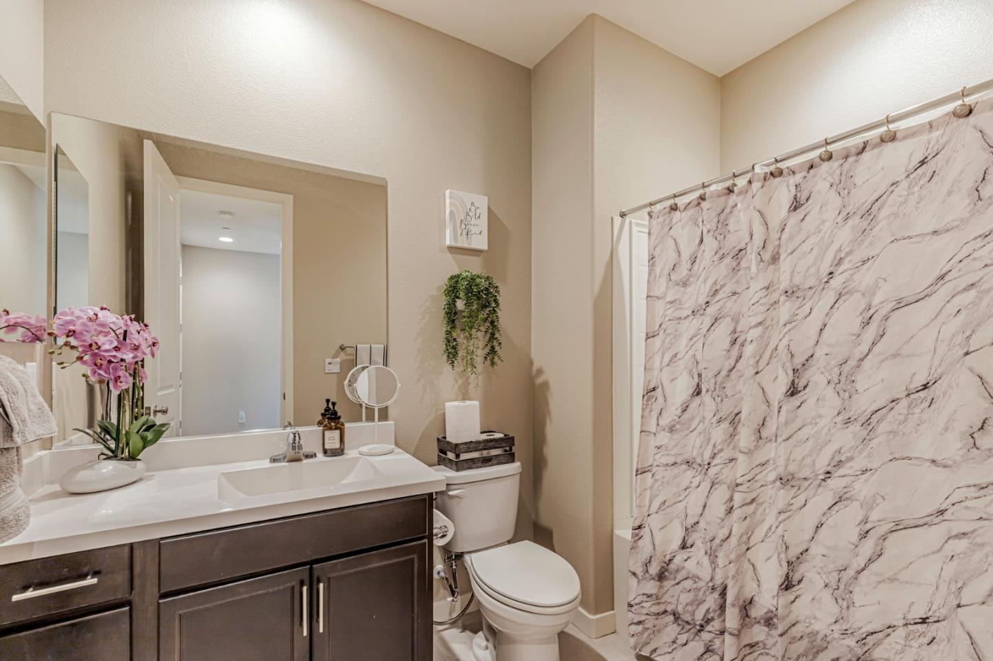 Detail Gallery Image 11 of 18 For 555 Sparrow St, Hollister,  CA 95023 - 3 Beds | 2/1 Baths