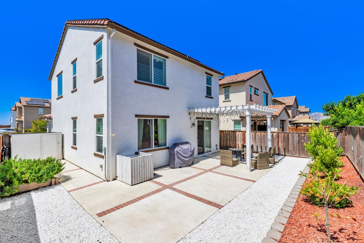 Detail Gallery Image 13 of 18 For 555 Sparrow St, Hollister,  CA 95023 - 3 Beds | 2/1 Baths