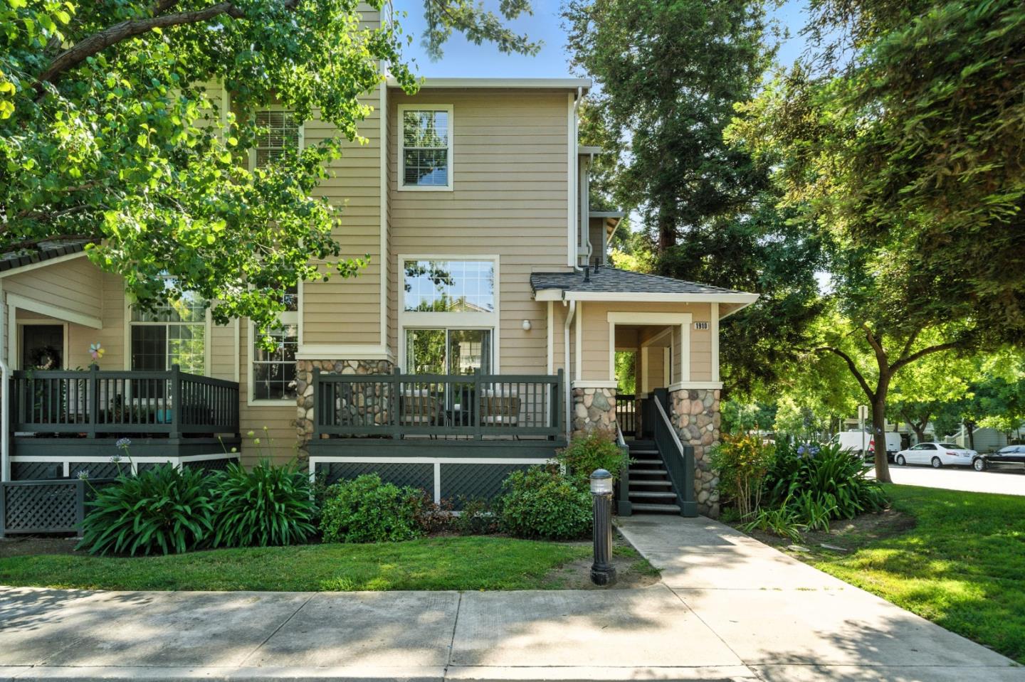Detail Gallery Image 3 of 66 For 1910 Beaufort Ter, San Jose,  CA 95131 - 3 Beds | 2/1 Baths
