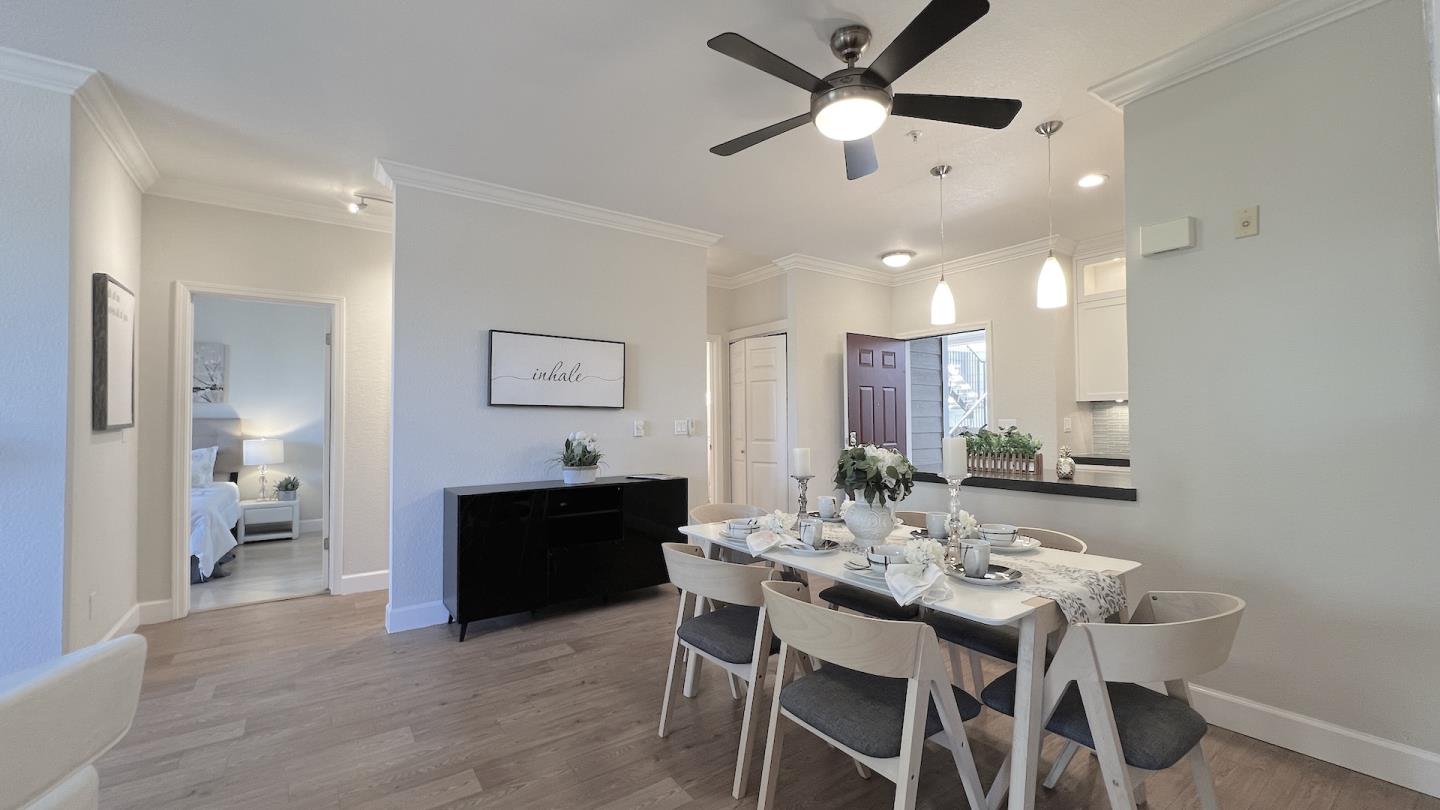 Detail Gallery Image 5 of 15 For 250 Santa Fe Ter #217,  Sunnyvale,  CA 94085 - 3 Beds | 2 Baths