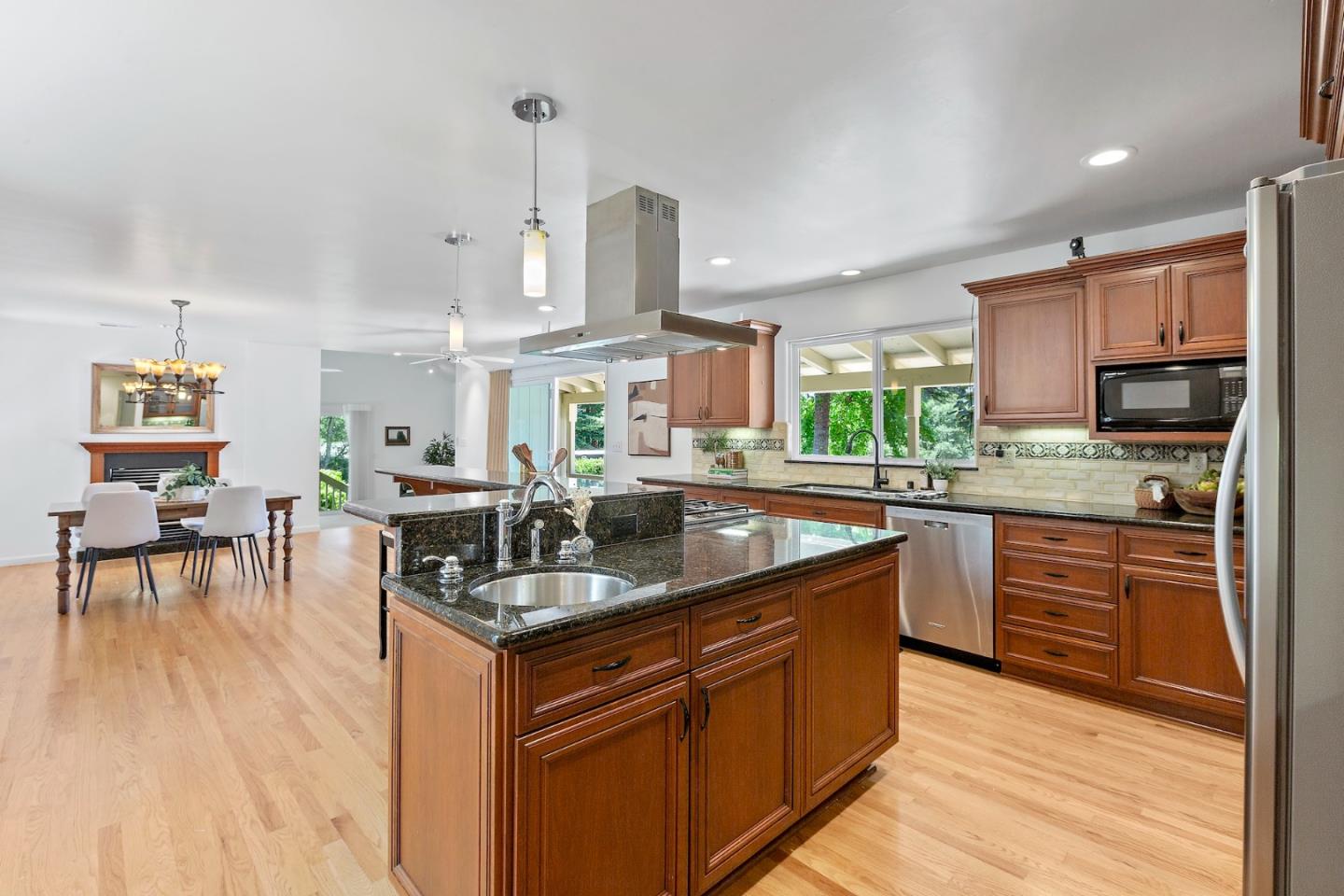 Detail Gallery Image 11 of 96 For 622 Quail Dr, Santa Cruz,  CA 95060 - 3 Beds | 2 Baths