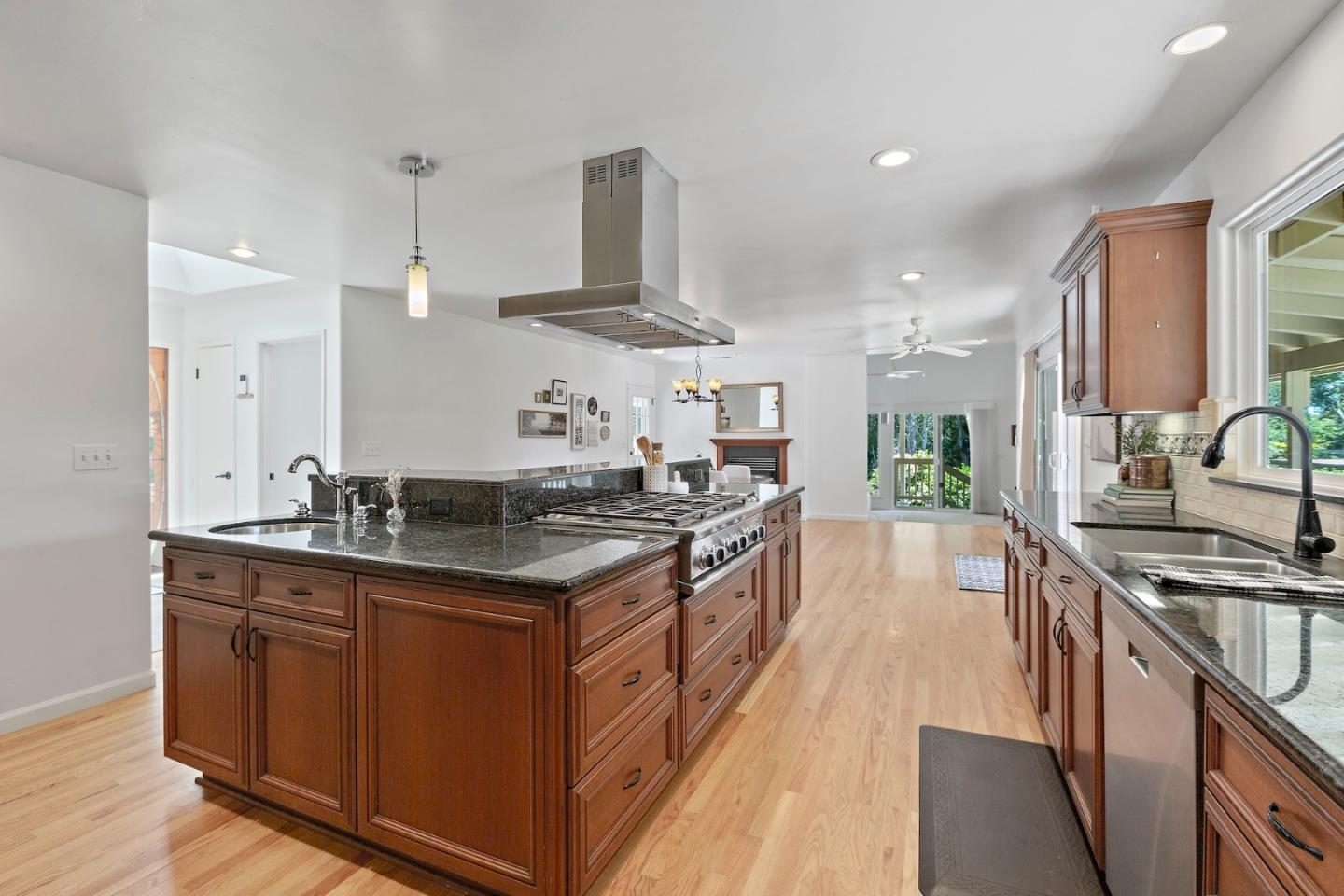 Detail Gallery Image 15 of 96 For 622 Quail Dr, Santa Cruz,  CA 95060 - 3 Beds | 2 Baths
