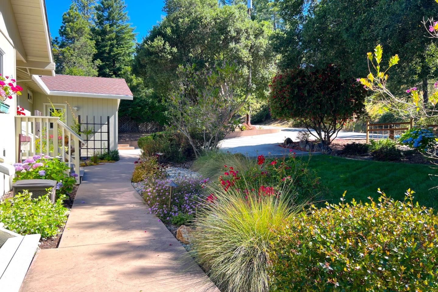 Detail Gallery Image 4 of 96 For 622 Quail Dr, Santa Cruz,  CA 95060 - 3 Beds | 2 Baths