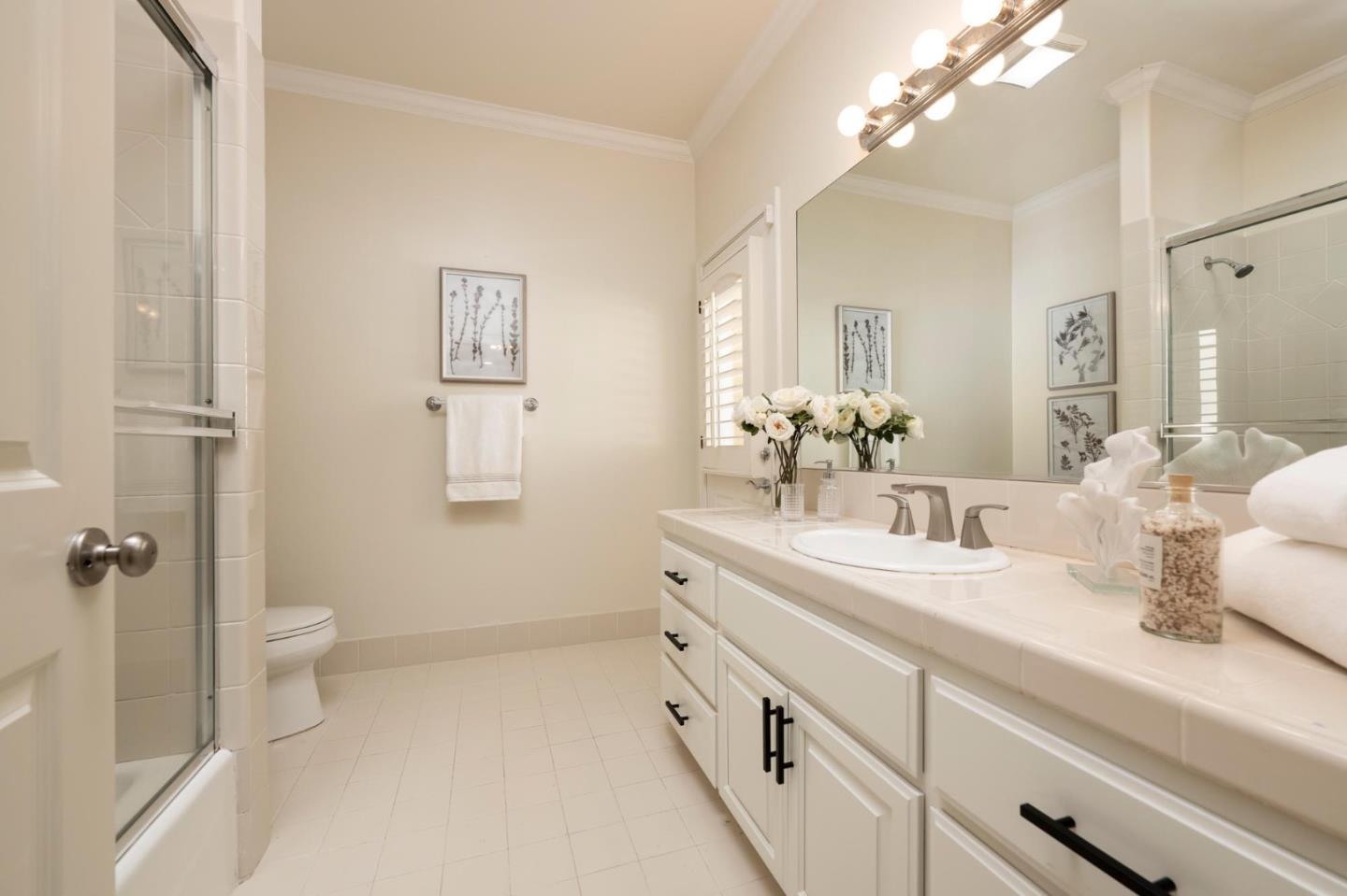 Detail Gallery Image 13 of 19 For 1408 El Camino Real #3,  Burlingame,  CA 94010 - 2 Beds | 2/1 Baths