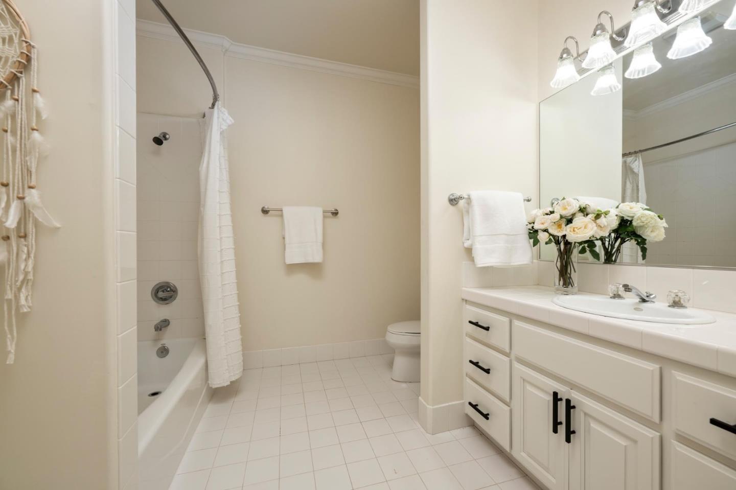 Detail Gallery Image 17 of 19 For 1408 El Camino Real #3,  Burlingame,  CA 94010 - 2 Beds | 2/1 Baths