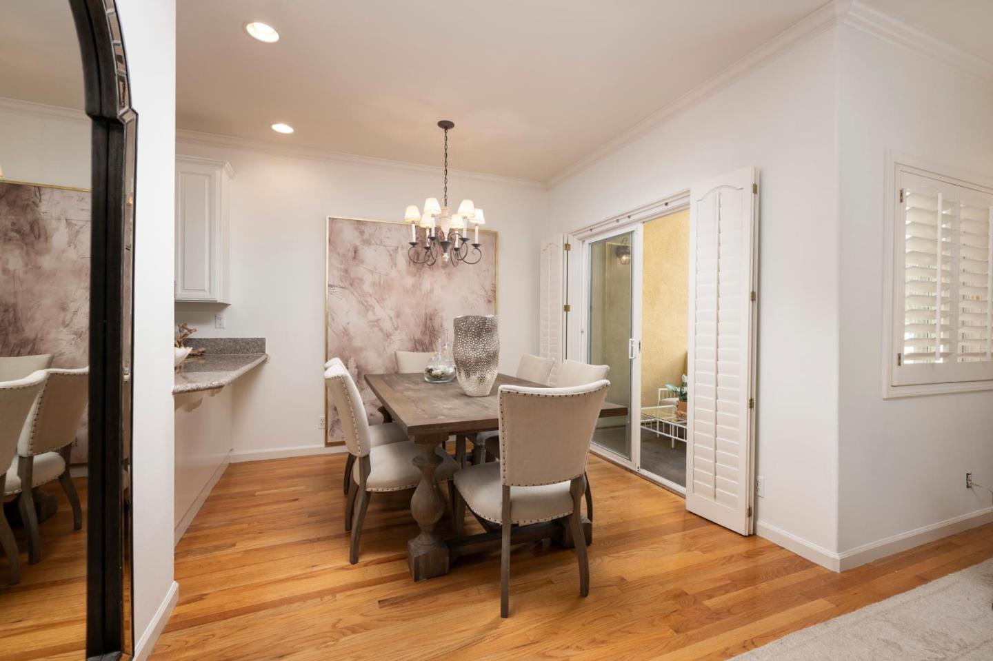 Detail Gallery Image 4 of 19 For 1408 El Camino Real #3,  Burlingame,  CA 94010 - 2 Beds | 2/1 Baths