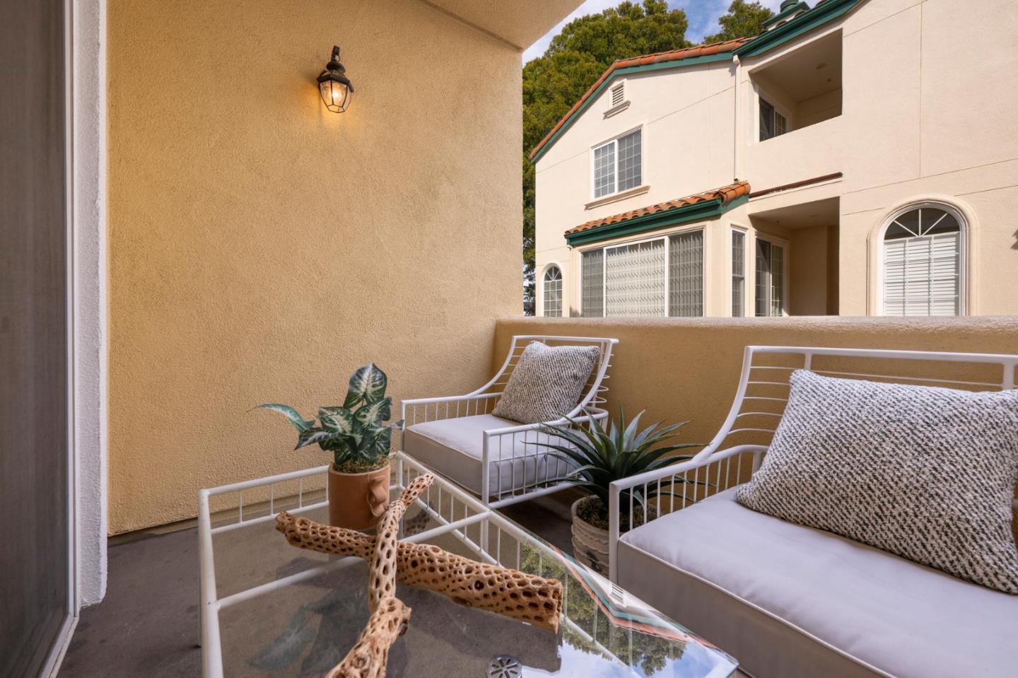 Detail Gallery Image 5 of 19 For 1408 El Camino Real #3,  Burlingame,  CA 94010 - 2 Beds | 2/1 Baths