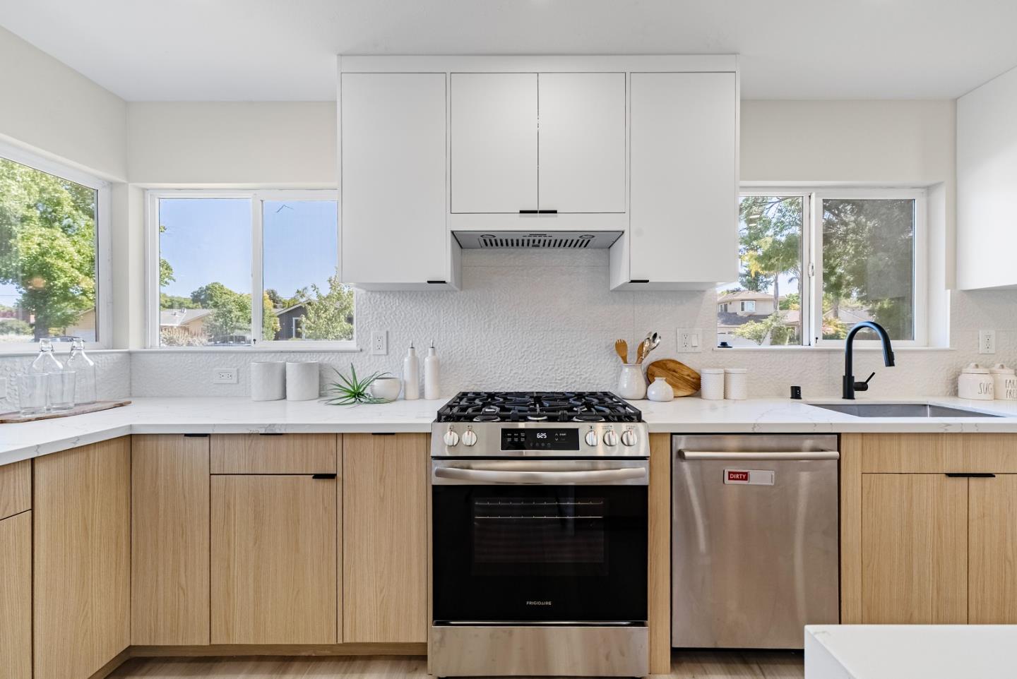 Detail Gallery Image 13 of 55 For 1129 Lexington Dr, Sunnyvale,  CA 94087 - 3 Beds | 2 Baths