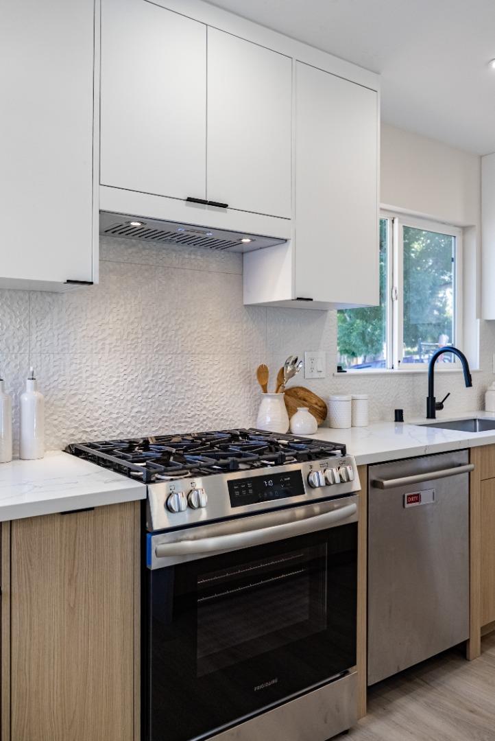 Detail Gallery Image 8 of 55 For 1129 Lexington Dr, Sunnyvale,  CA 94087 - 3 Beds | 2 Baths