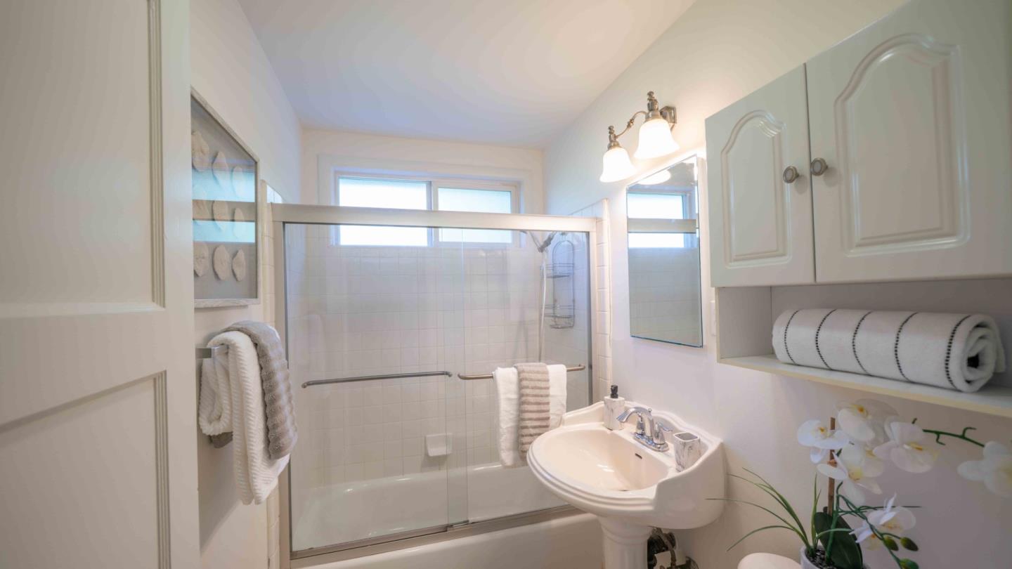 Detail Gallery Image 12 of 15 For 1091 Essex Ave, Sunnyvale,  CA 94089 - 3 Beds | 1 Baths