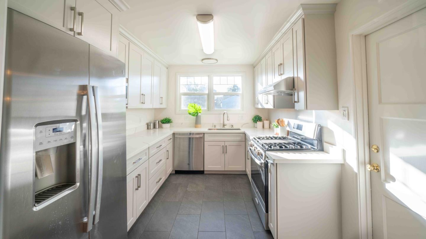 Detail Gallery Image 6 of 15 For 1091 Essex Ave, Sunnyvale,  CA 94089 - 3 Beds | 1 Baths